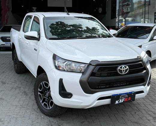 TOYOTA HILUX 2.8 D-4D TURBO DIESEL CS 4X4 MANUAL
